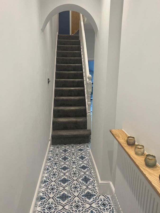 Luxury 2 Bed Apartment Great Location Stoke-on-Trent Ngoại thất bức ảnh