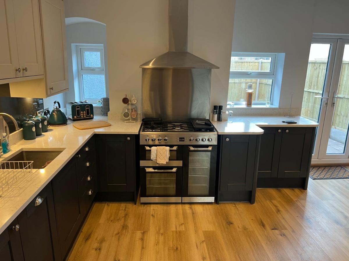 Luxury 2 Bed Apartment Great Location Stoke-on-Trent Ngoại thất bức ảnh