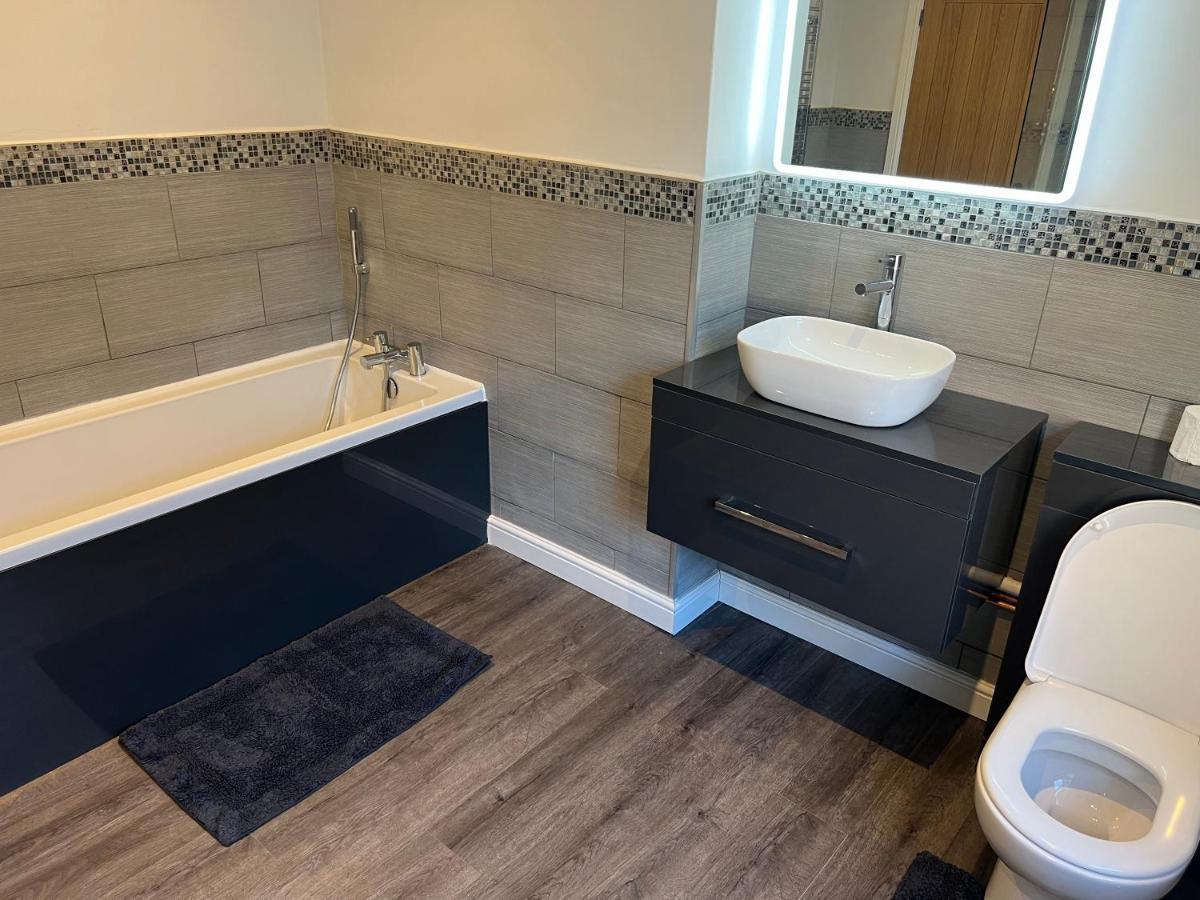 Luxury 2 Bed Apartment Great Location Stoke-on-Trent Ngoại thất bức ảnh