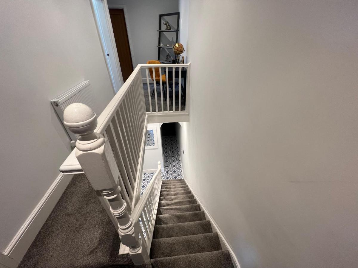 Luxury 2 Bed Apartment Great Location Stoke-on-Trent Ngoại thất bức ảnh
